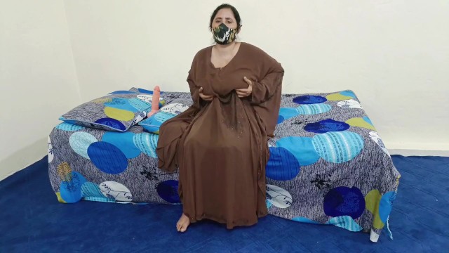Sexy Muslim Mature Lady Dildo Riding
